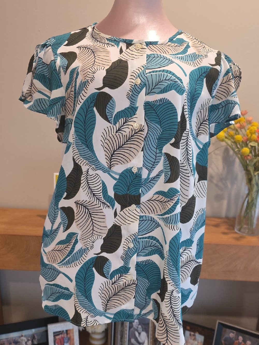 Ann Taylor Teal, Black & White Leaf Print Button-Front Shirt MP